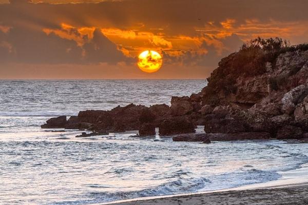 Incredible discounts for advance bookings at "QE La Caleta"!